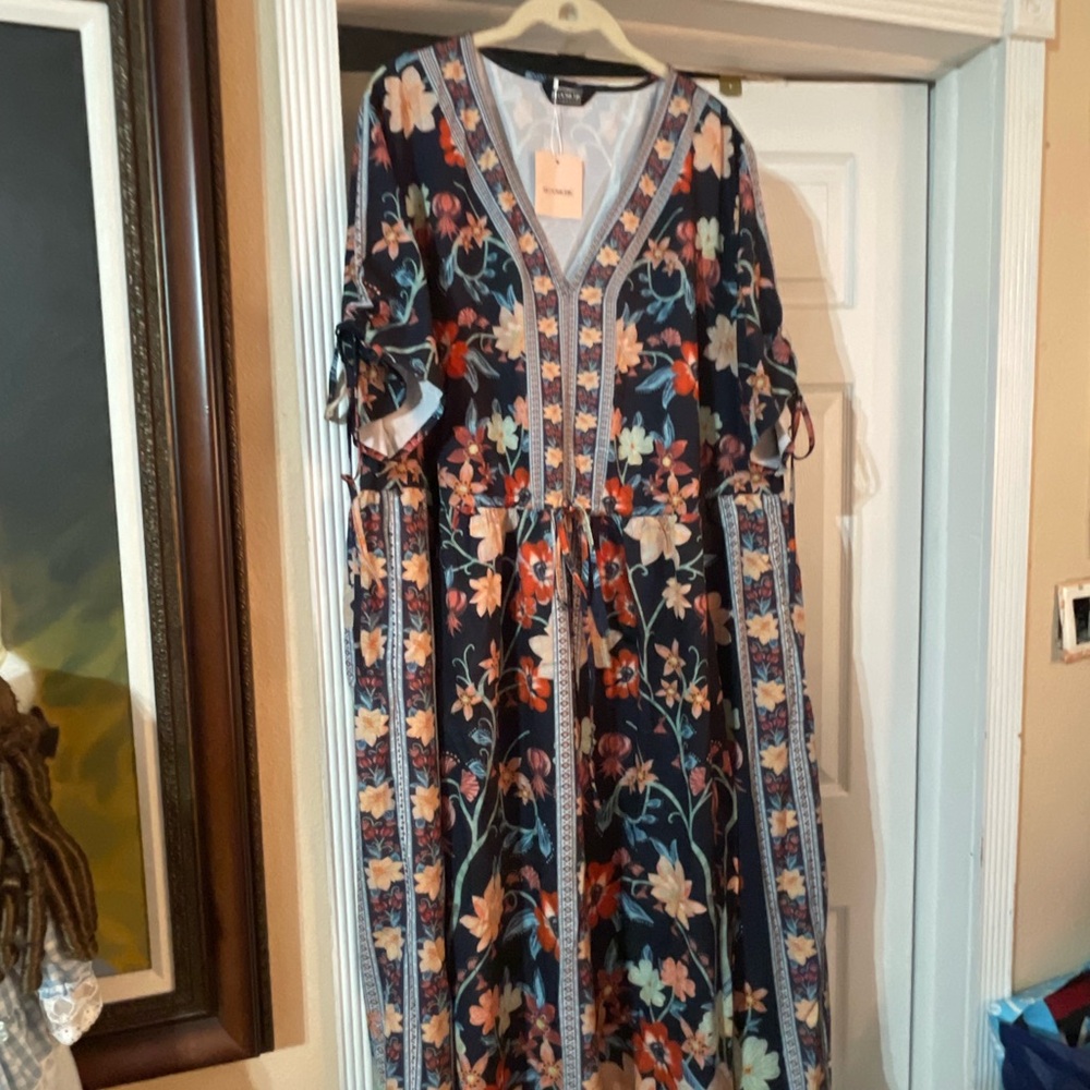 - NWT Bloomchic Floral print Maxi dress with ties plus size 2X 18/20 ๐ธ BC 202-2 - Picture 2 of 6